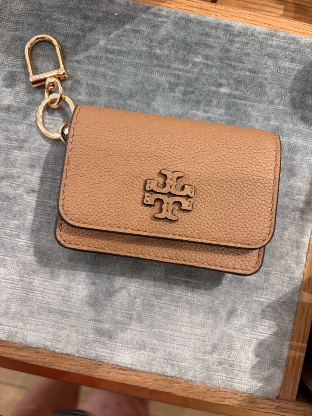 Tory Burch brown Pebbled Leather Thea flip card chain Case -ID holder new